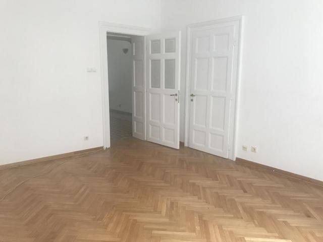 Izdavanje, Poslovni prostor, 69m2 , Centar