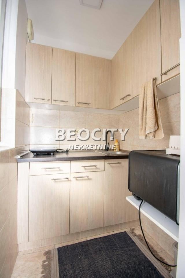 Rakovica, Kneževac, Mome Stanojlovića, 1. 0, 33m2, 54900EUR