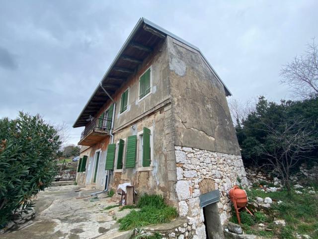 RIJEKA, KOZALA - samostojeća stara talijanska villa iz 1912. godine s pogledom na more i 2. 383 m2 o