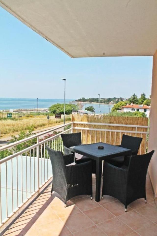 Umag, surroundings, comfortable apartment with sea view!