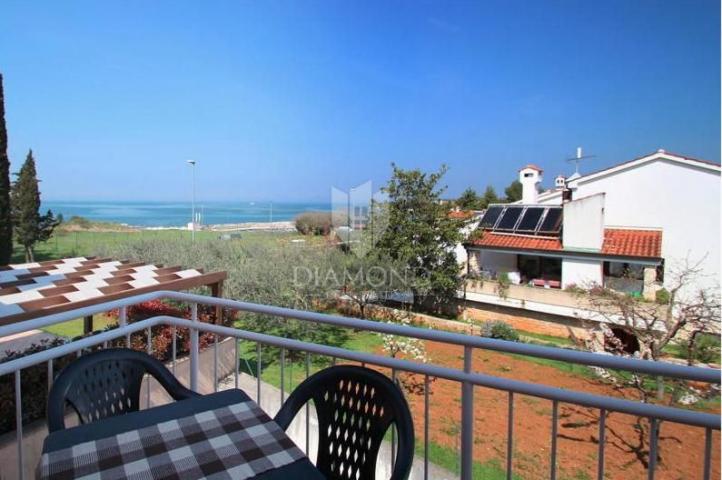 Umag, surroundings, comfortable apartment with sea view!