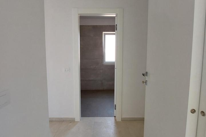 Istra, Pula, penthouse u novogradnji s pogledom na naselje