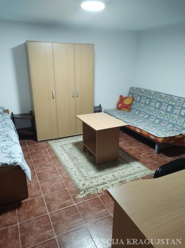 Izdavanje, Stan, 50. 00m2 , Vašarište