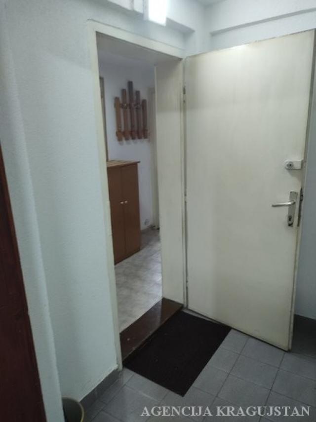 Izdavanje, Stan, 50. 00m2 , Vašarište