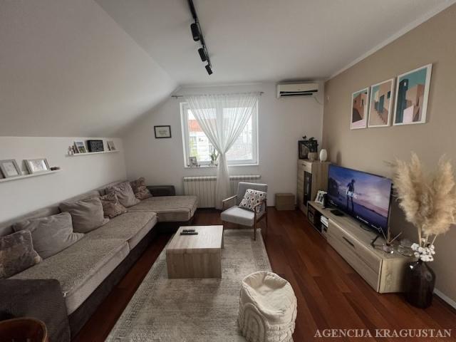 Izdavanje, Stan, 40. 00m2 , Centar