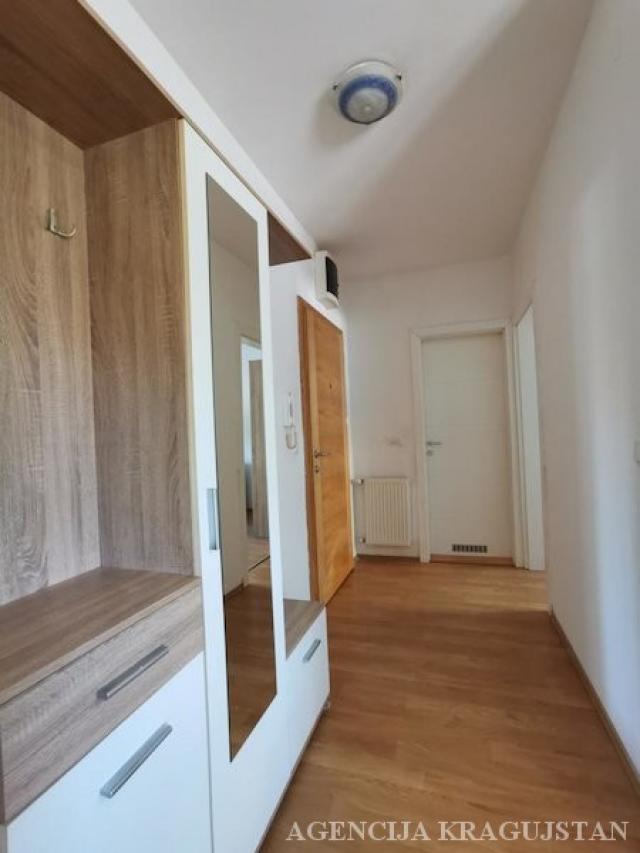 Izdavanje, Stan, 40. 00m2 , Erdoglija