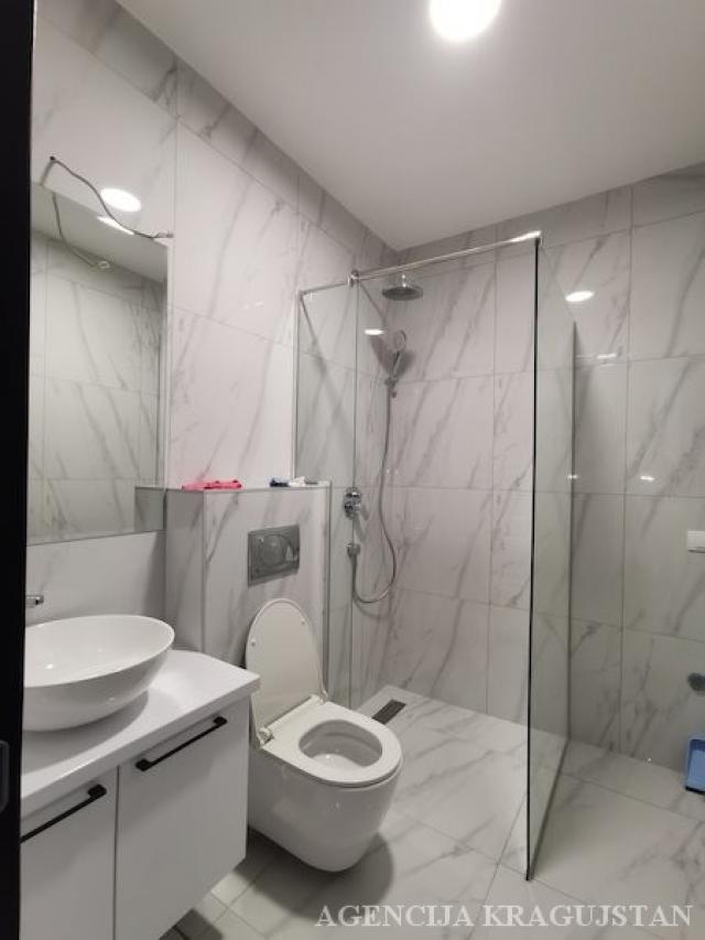 Izdavanje, Stan, 52. 00m2 , Centar