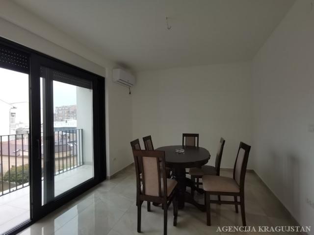 Izdavanje, Stan, 52. 00m2 , Centar