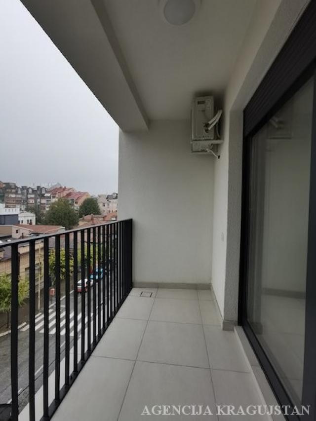 Izdavanje, Stan, 52. 00m2 , Centar