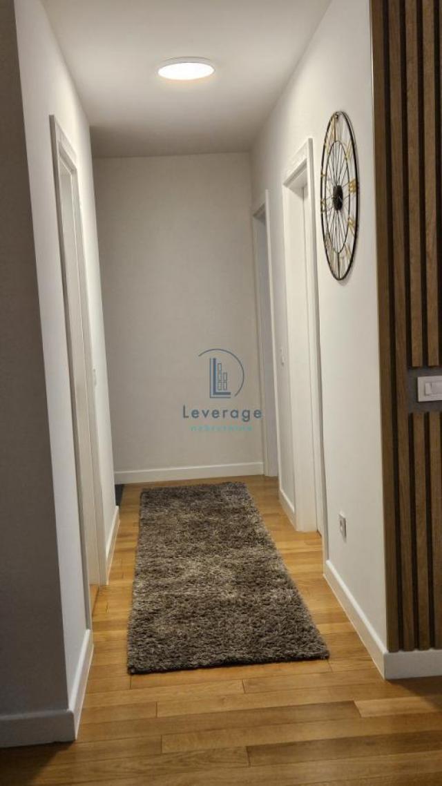 Lux, Blok 63, Jurija Gagarina, 76 m2+garaža