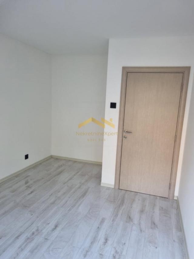 Potpuno renoviran trosoban stan 60m² u mirnom okruženju