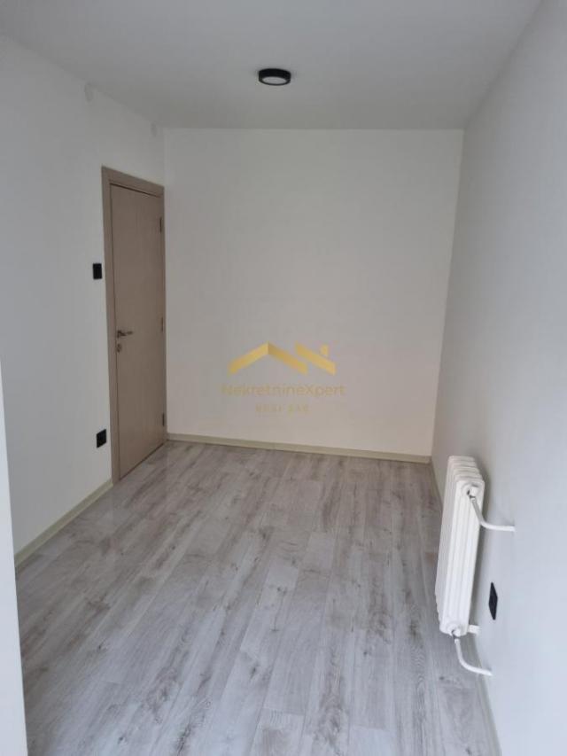 Potpuno renoviran trosoban stan 60m² u mirnom okruženju