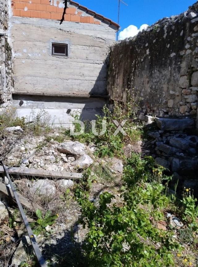 ŠIBENIK, TISNO - House for adaptation