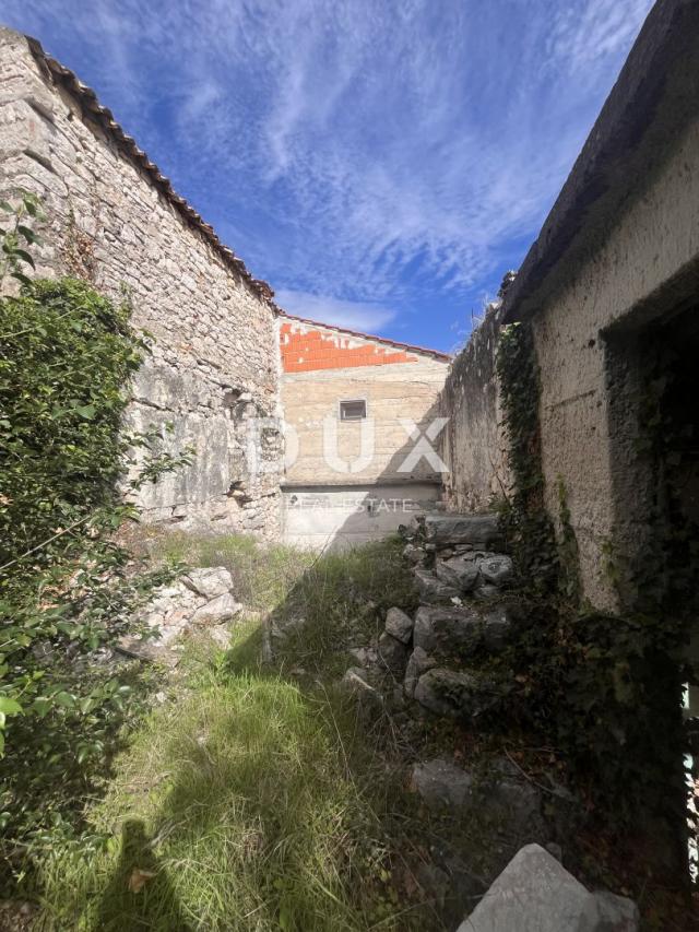 ŠIBENIK, TISNO - House for adaptation