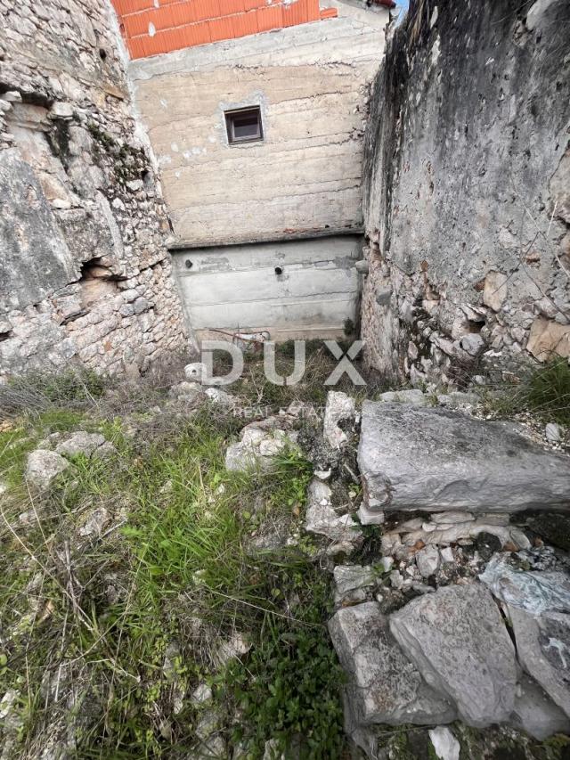 ŠIBENIK, TISNO - House for adaptation