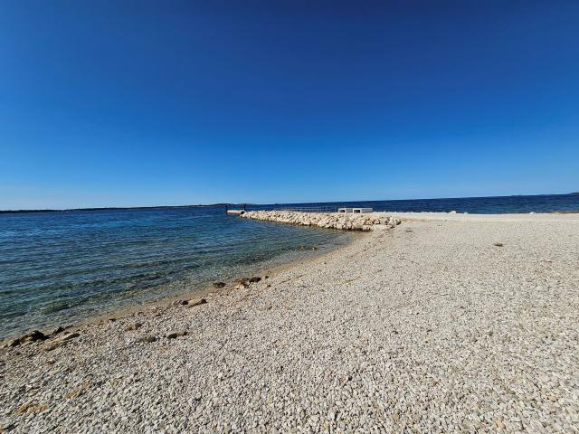 Luksuzan stan u Peroju blizu plaže s otvorenim pogledom na more i na Nacionalni park prirode Brijuni