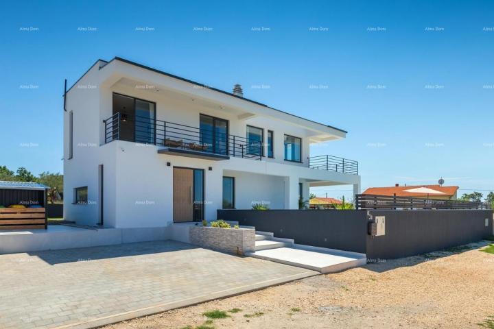 Haus Villa mit Pool, Außenküche und Meerblick.