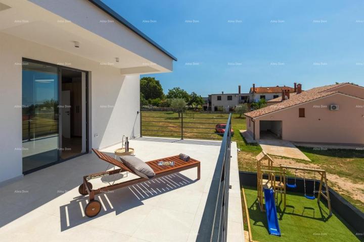 Haus Villa mit Pool, Außenküche und Meerblick.