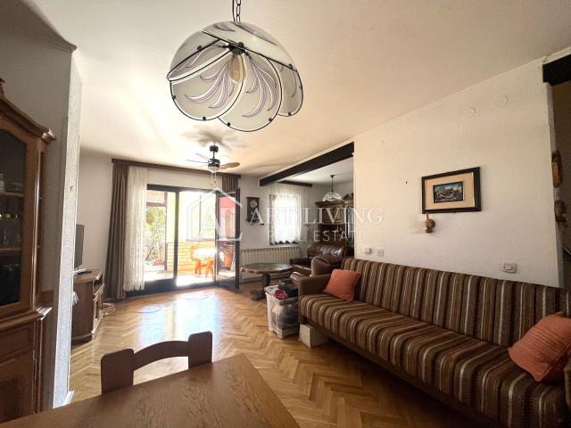 Istria, Umag - spacious charming terraced house in an attractive location, 1000 m from the sea