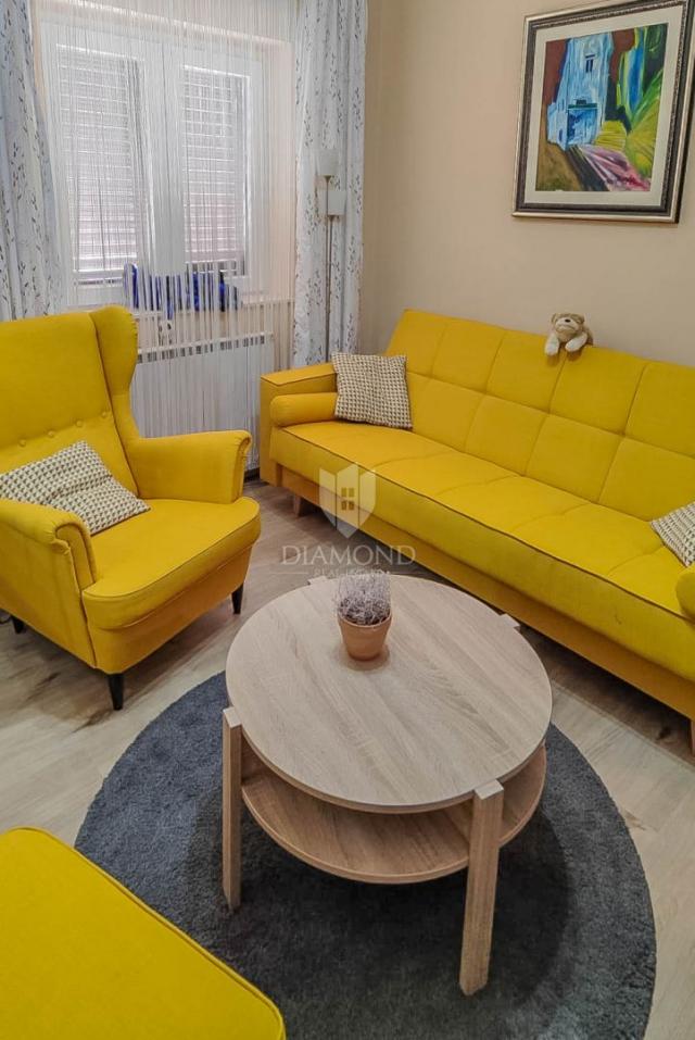 Umag, center, two apartments, 2nd row to the sea!