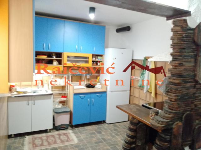 VOZDOVAC TRESNJA 199m2 , T , 180000e