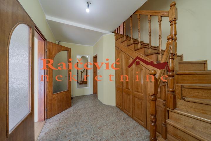 PANCEVO OMOLJICA 231m2 , 140000e