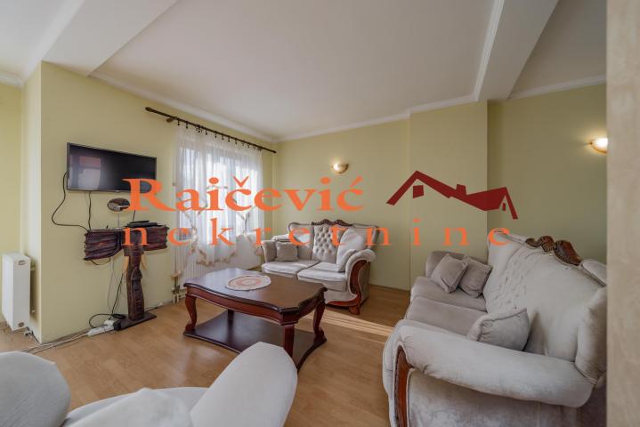 PANCEVO OMOLJICA 231m2 , 140000e