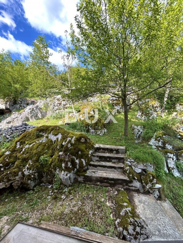 OTOČAC, SINAC - Kuća na izuzetnoj lokaciji