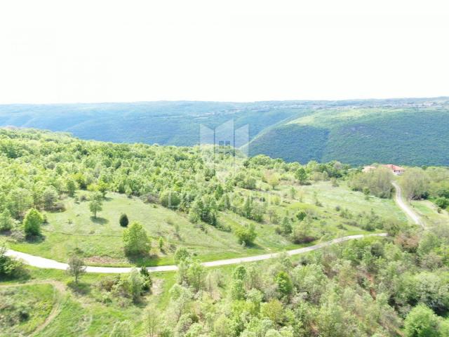 Zemljište Labin, 250. 000m2