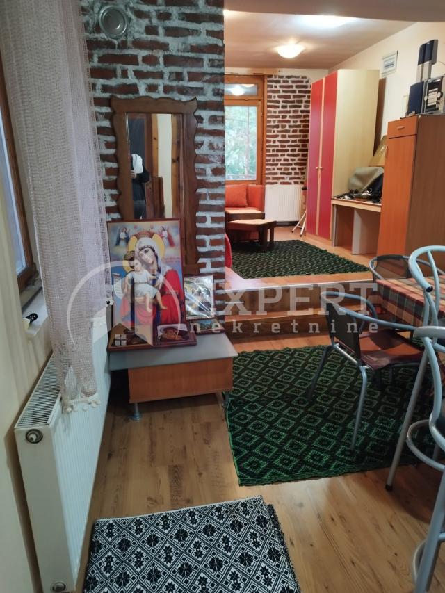 Izdaje se etno apartman u Gornjoj Toponici, 35m2!