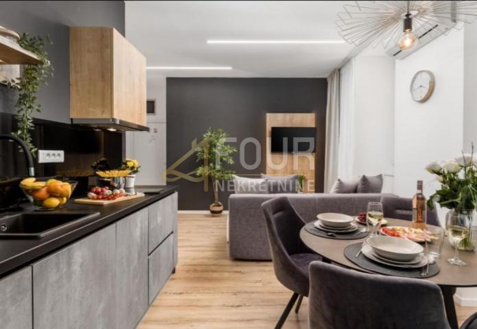 Rijeka, Centar, 136. 61m2, 3 luksuzno uređena apartmana