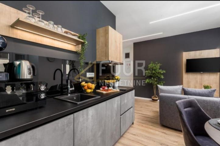 Rijeka, Centar, 136. 61m2, 3 luksuzno uređena apartmana