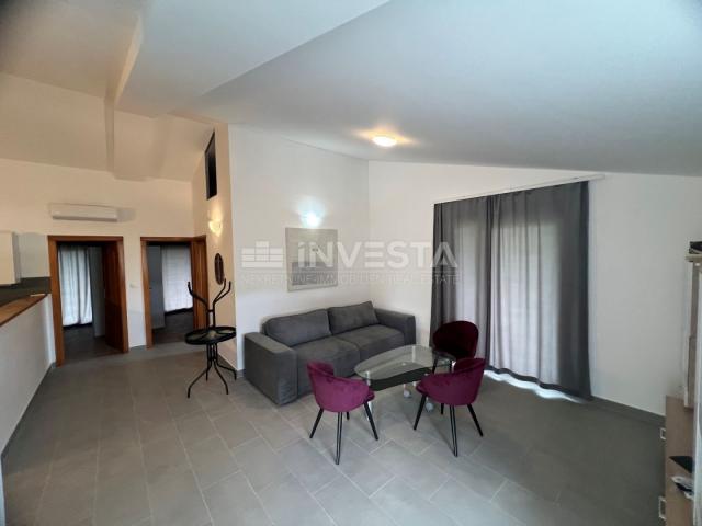 Pula area, spacious house with five apartments and two swimming pools.