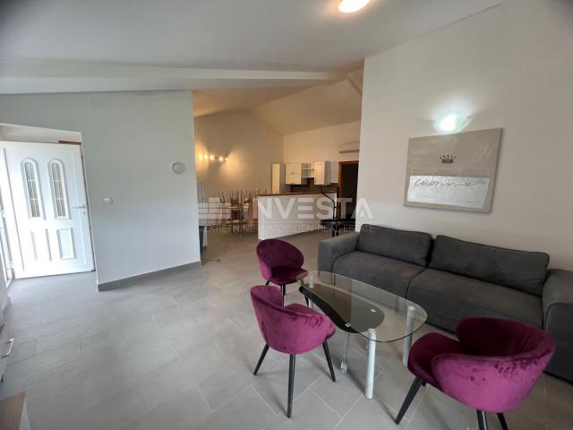 Pula area, spacious house with five apartments and two swimming pools.