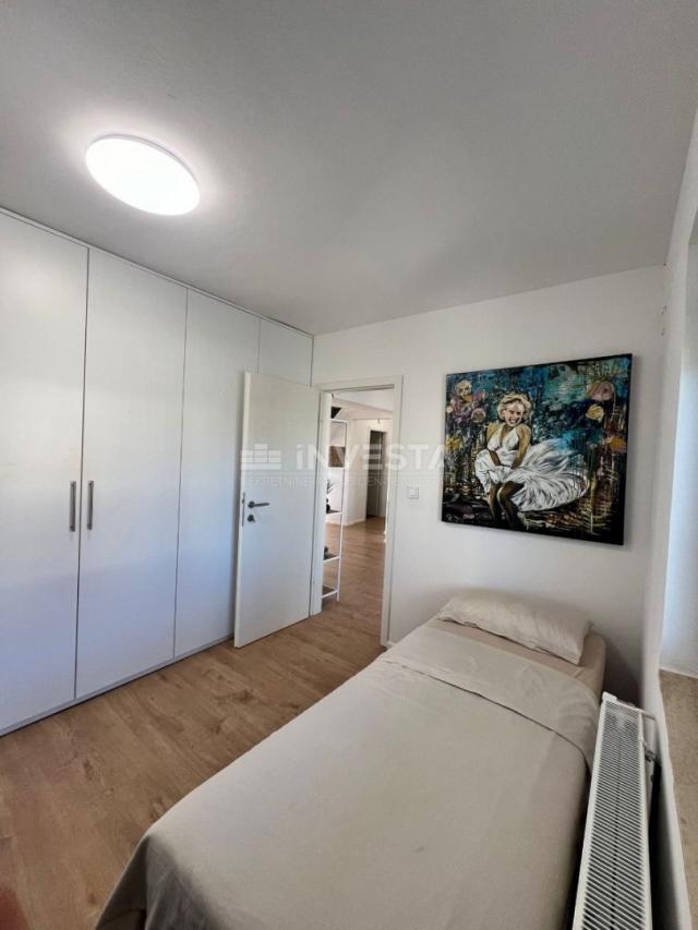 Poreč, modernly equipped two-level apartment.