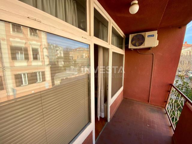 Pula center, floor of a house with a garden and garage