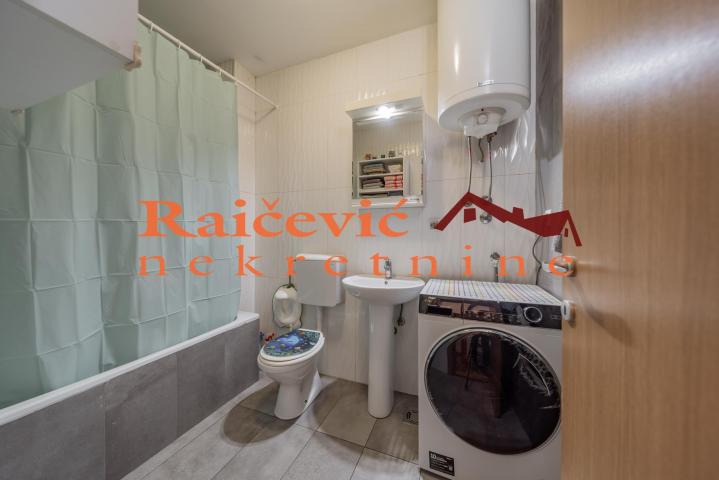 VOZDOVAC VOJVODE VLAHOVICA 57m2 , L , 130000e