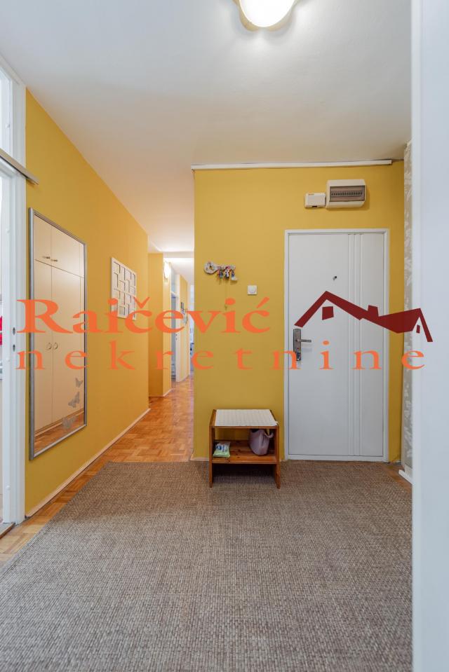 NOVI BEOGRAD BLOK 62 72m2 , T+fb , 184000e