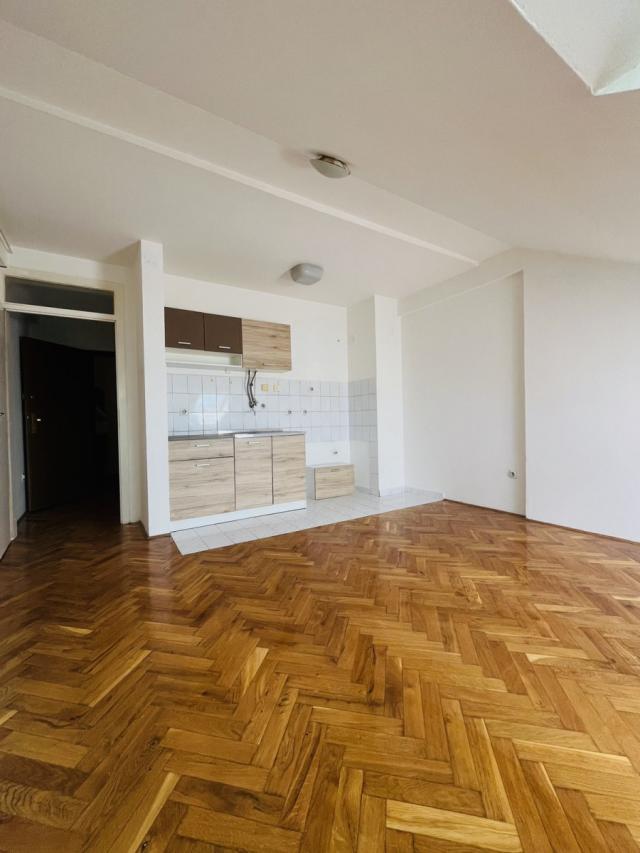 NOVI SAD - BULEVAR - 23. 00 m2