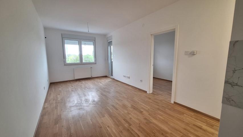 NOVI SAD - AVIJACIJA - 39. 00 m2