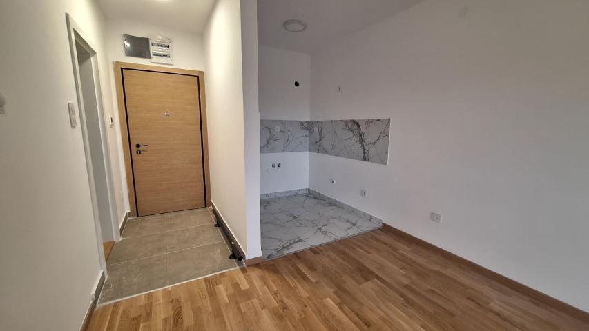 NOVI SAD - AVIJACIJA - 39. 00 m2