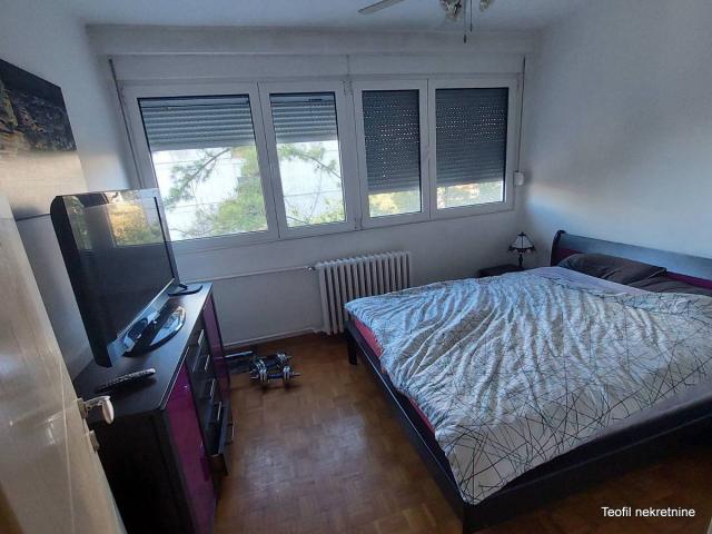 NOVI BEOGRAD STARI MERKATOR 120m2 , (T) , 375000e