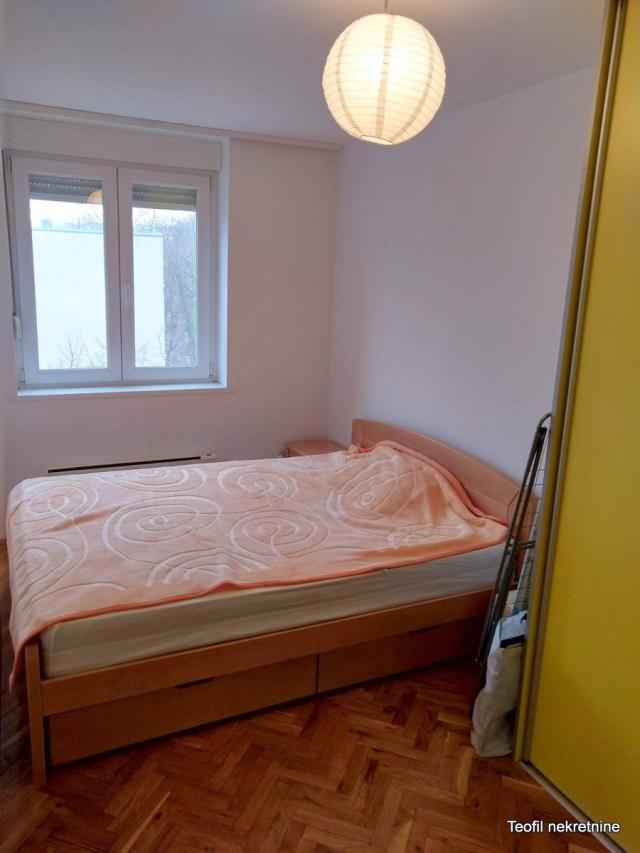 ZEMUN ZEMUN 40m2 , 520e