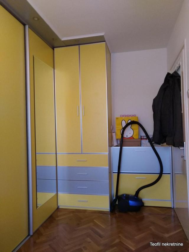 ZEMUN ZEMUN 40m2 , 520e