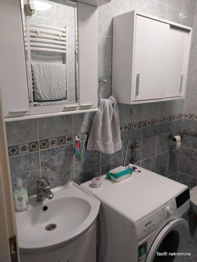 ZEMUN ZEMUN 40m2 , 520e