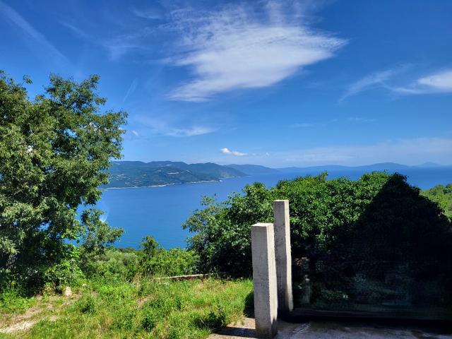 ISTRIEN, BRSEČ - Einfamilienhaus zur Anpassung mit Meerblick