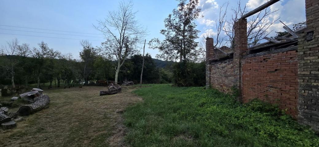 ISTRIA, CEROVLJE - Old house with a large garden