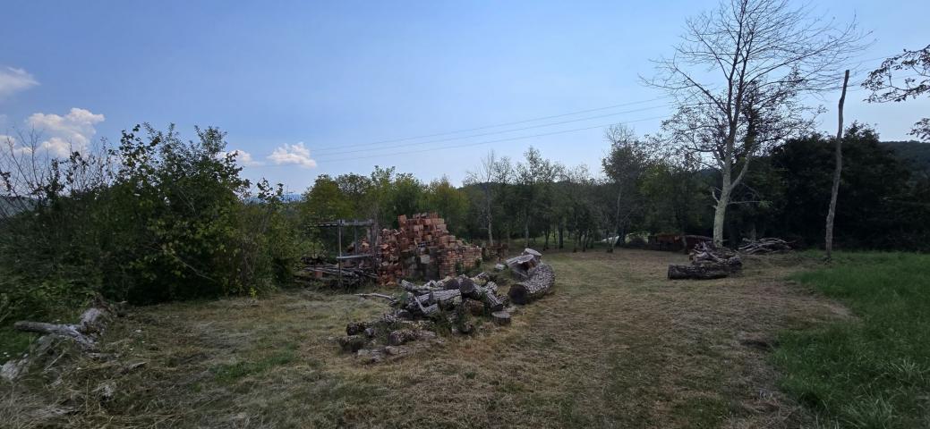 ISTRIA, CEROVLJE - Old house with a large garden