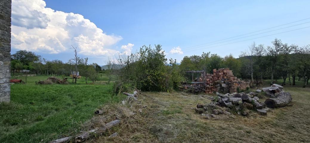 ISTRIA, CEROVLJE - Old house with a large garden