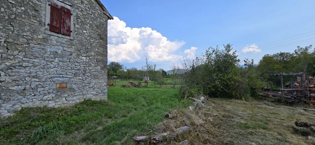 ISTRIA, CEROVLJE - Old house with a large garden